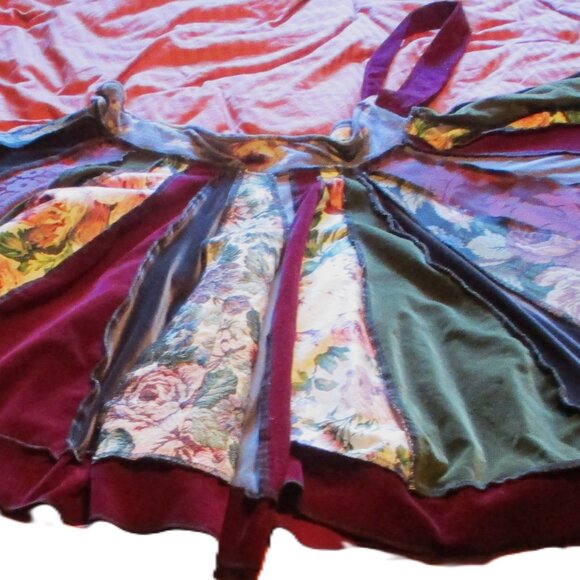 Upcycled velvet and tapestry burgundy circle skirt - Picture 3 of 9